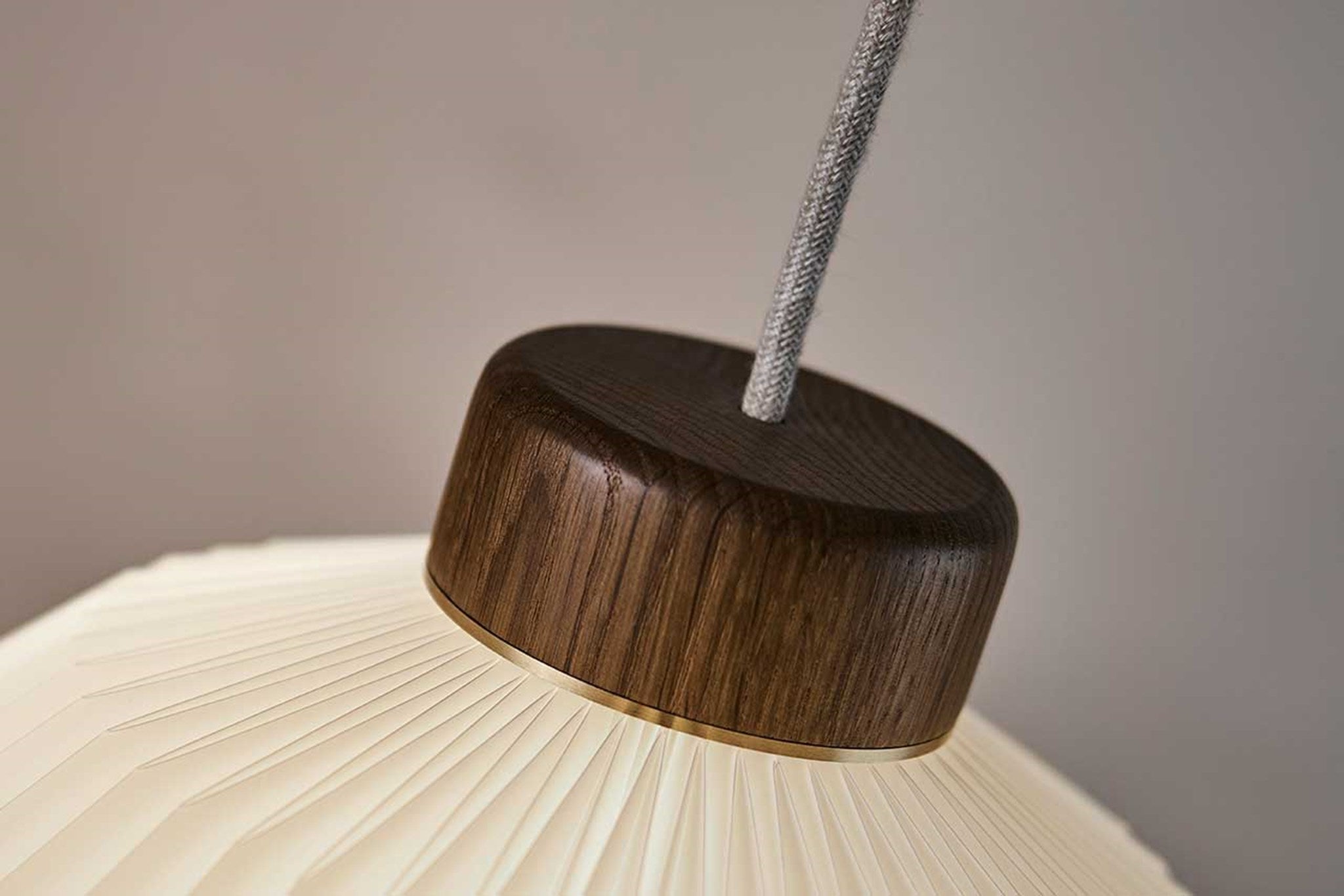 LeKlint180_pendant_smokedoak_details1